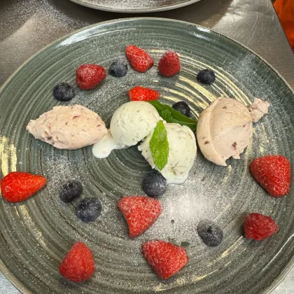 Yoghurtijs met Mascarpone amarena kersen crème – Het Goedemorgen Café
