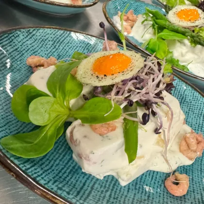 Bavarois d’asperge  avec crevettes grises – Het Goedemorgen Café