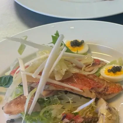 Filet de rouget sur son salade et crème de cannelinni , et Antiboise – Het Goedemorgen Café